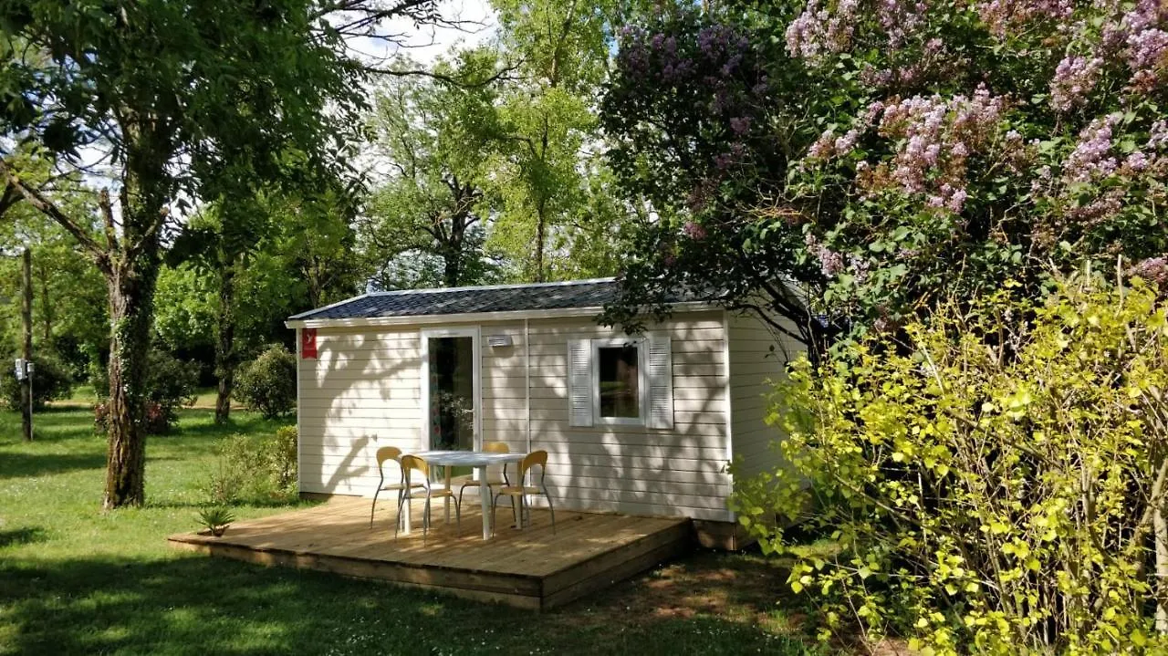 Camping Au Tour De L'Aveyron LʼHospitalet-du-Larzac