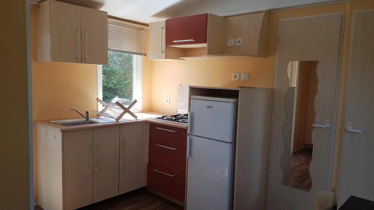 Camping Au Tour De L'Aveyron LʼHospitalet-du-Larzac