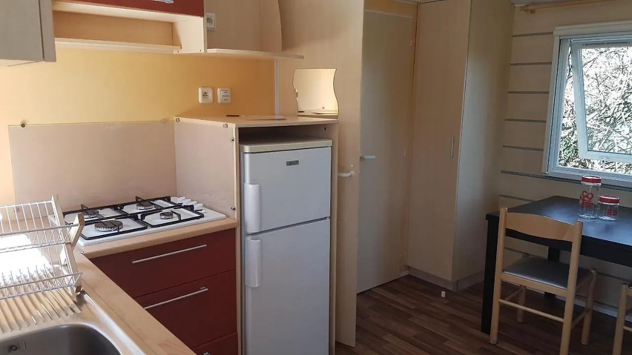 Camping Au Tour De L'Aveyron LʼHospitalet-du-Larzac